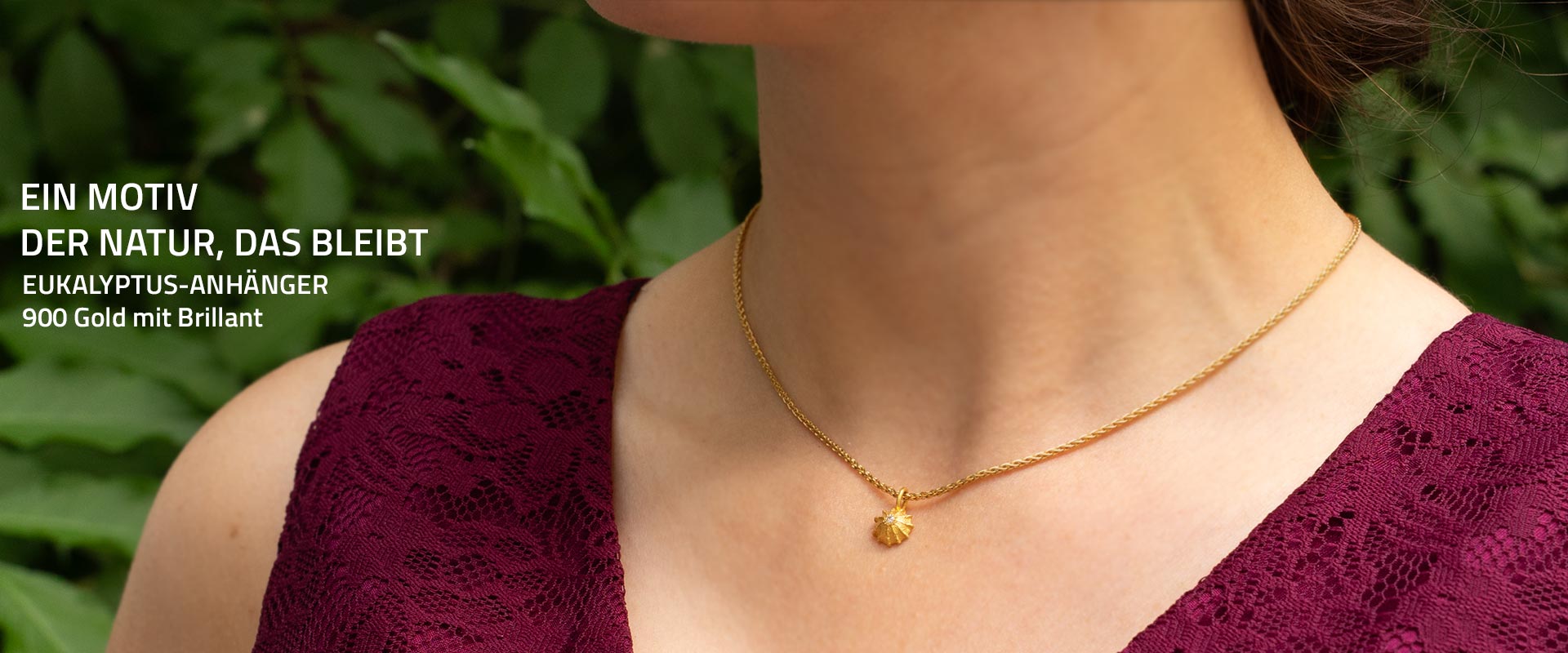 Goldanhänger mit Brillant, 900 Gold, Natur Anhänger, Pflanzen Schmuck Eukalyptus, feiner Anhänger rund 