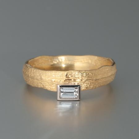 Sepia-Goldring mit Diamant, Goldschmiede-Schmuck, Unikat, Handgefertigter Schmuckring aus Gold, Ossa-Sepia-Guss, Diamant-Ring, 750 Gold, ausgefallene Ringe online kaufen