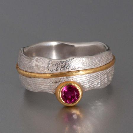 Sepia-Guss Ring aus Silber mit Rubin - Handgemachten Schmuck online kaufen 