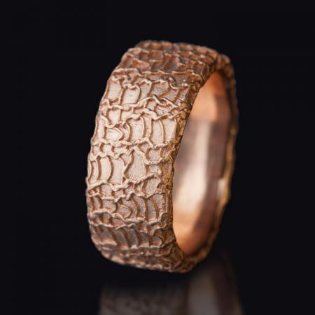 Rotgold Ring mit struktur
