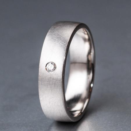 Platin Ring Brillant - handgearbeiteter Platin-Ring - schlichter Brillantring aus Platin