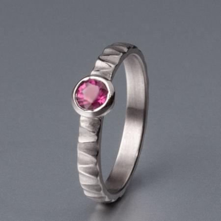 moderner Rubinring Gold, Damen Ring, Gold Ring, Schmuckdesign