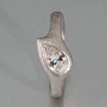 Solitär Diamantring Tropfenform - Handgemachter Diamantring - Verlobungsring Tropfenform - echten Diamantschmuck online bestellen 