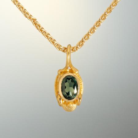 Grüner Turmalin Anhänger aus Gold, Unikatschmuck online kaufen, Turmalin Schmuck, Geschenkidee zu Weihnachten Frauen, Turmalin-Anhänger online bestellen