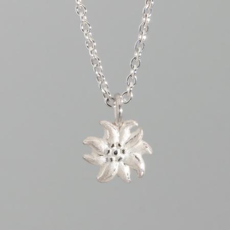Edelweiß-Anhänger aus Silber - Handgemachter Schmuck aus dem Allgäu - Silberanhänger für Halskette Edelweiß - Schmuck für Bergliebhaber