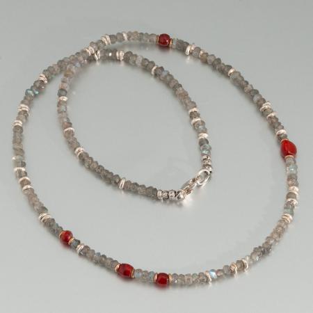Moderne Edelsteinkette, Labradorit-Halskette, Goldschmiede-Schmuck, graue Steinkette mit Silber, Unikatschmuck vom Goldschmied online bestellen