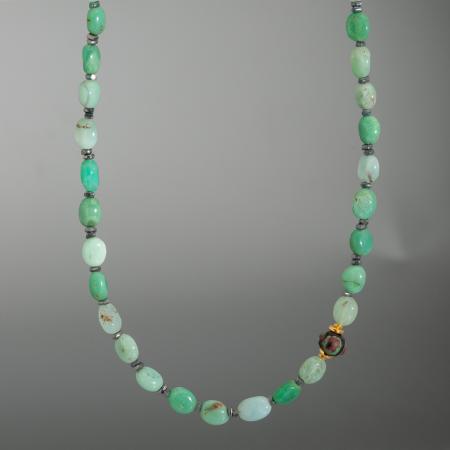 Jadehalskette, Goldschmiedeschmuck, Halskette aus grüner Jade, Unikatschmuck online bestellen, Schmuckgeschenk