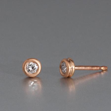 Ohrstecker modern Roségold Brillant klein matt 