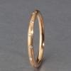 dünner Goldring mit  Brillanten - matte Ringoberfläche