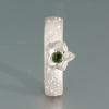 grüner Turmalin in einem schönen Silberring mit Stern - Unikatschmuck 