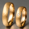 Trauringe Gelbgold ovales Profil Hammerschlag Brillant-schlicht-schön-elegant 