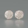 Handgefertigte, unregelmäßig runde Silber-Ohrstecker aus 925 Silber mit geometrischer Punzierung